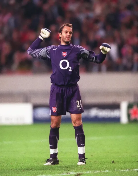 Framed Print : Arsenal goalkeeper Manuel Almunia celebrates after the match Framed Print : Arsenal goalkeeper Manuel Almunia celebrates after the match