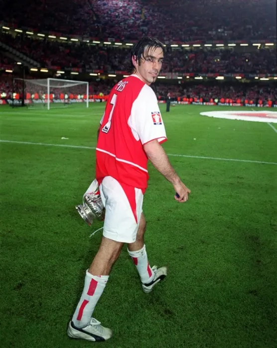 Framed Print : Arsenal goalscorer Robert Pires with the F. A. Cup Framed Print : Arsenal goalscorer Robert Pires with the F. A. Cup