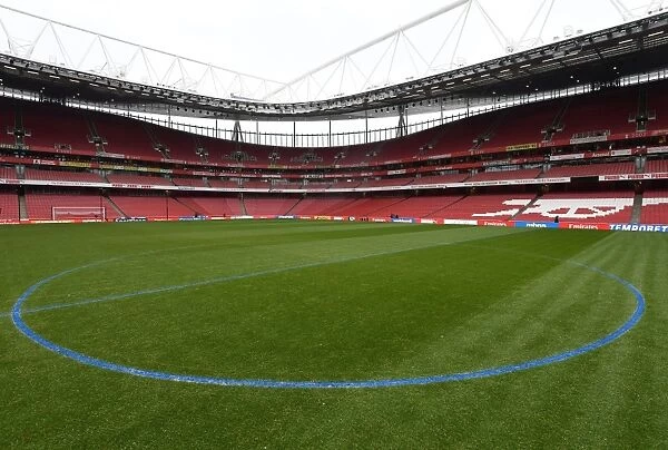 Arsenal Grounds Team Readies Blue Pitch for Manchester City Match (2017-18)