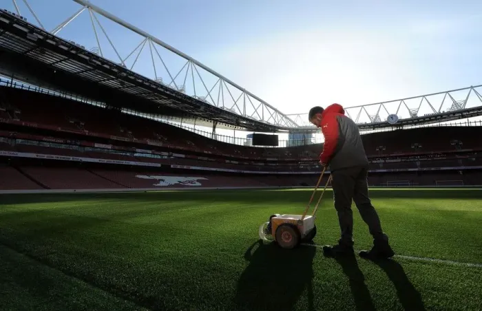 Framed Print : Arsenal Groundsman Prepares Emirates Stadium Pitch for Arsenal vs West Bromwich Albion (2016-17)