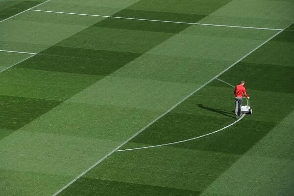 Arsenal Groundsman Prepares Emirates Turf for Arsenal vs. Bayern Munich Champions League Clash