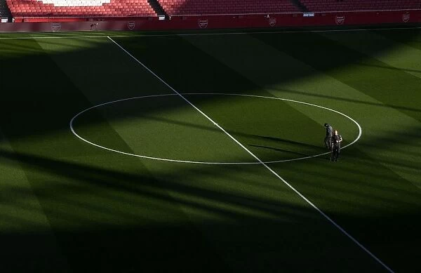Arsenal: Groundsmen Prepare Prime Condition for Emirates Stadium Pitch Ahead of Arsenal v AFC Bournemouth (2018-19)