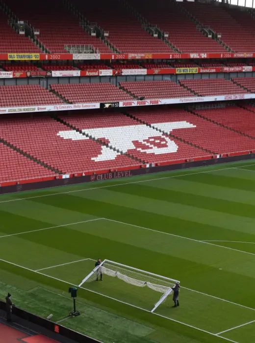 Framed Print : Arsenal Groundstaff Prepare for Kick-off: Arsenal vs Newcastle United, Premier League (2017-18) Framed Print : Arsenal Groundstaff Prepare for Kick-off: Arsenal vs Newcastle United, Premier League (2017-18)