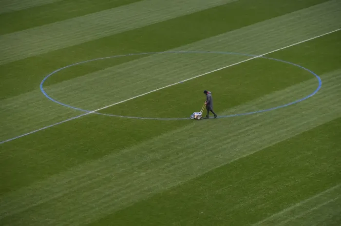 Framed Print : Arsenal Groundstaff Prepare Pitch for Manchester City Clash (2017-18)