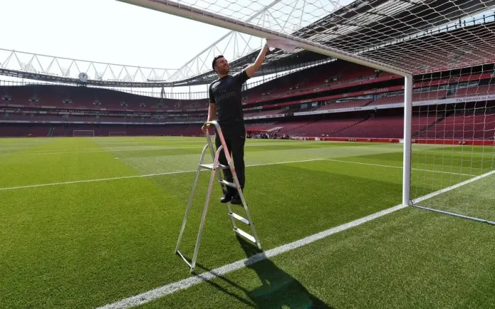 Framed Print : Arsenal Groundstaff Preparing Emirates Stadium for Arsenal vs. Crystal Palace (2018-19) Framed Print : Arsenal Groundstaff Preparing Emirates Stadium for Arsenal vs. Crystal Palace (2018-19)