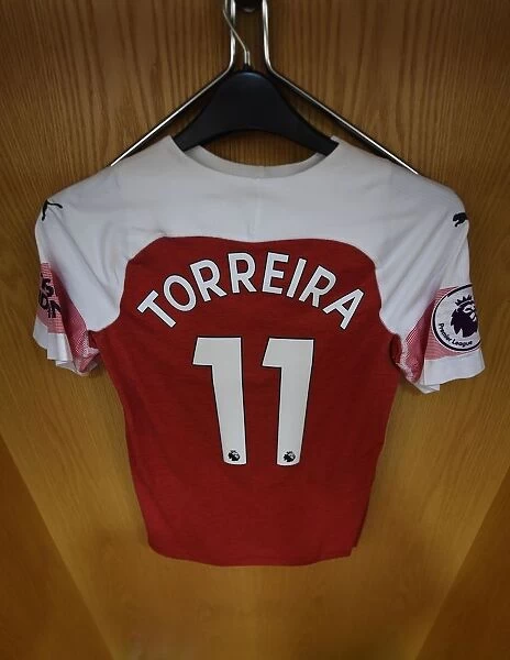 Arsenal Home Changing Room: Lucas Torreira's Jersey Awaits Before Arsenal vs Chelsea (2018-19)