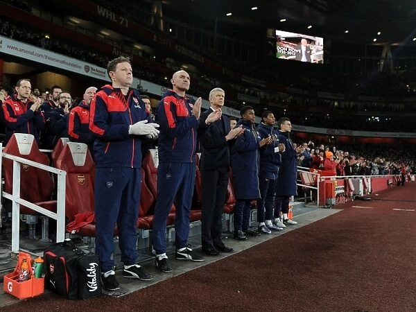 Arsenal Honors Don Howe: A Moment of Silence at Emirates Stadium vs Bournemouth (2015-16)