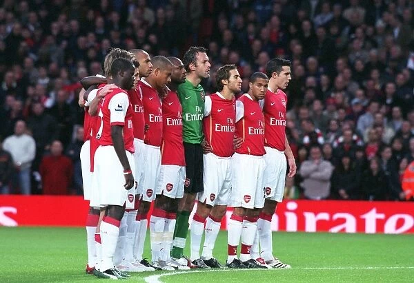 Arsenal Honors Remembrance Day with Silence Ahead of 3:0 Victory over Liverpool