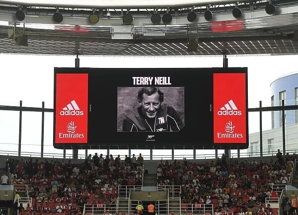 Arsenal Honors Terry Neill with Emirates Cup Minutes Applause