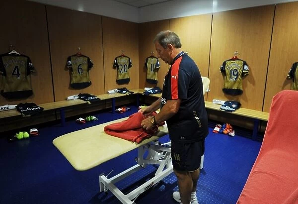 Arsenal Kit Man Vic Akers Preparing for Leicester City vs Arsenal (2015 / 16)