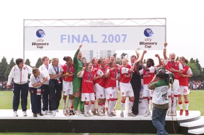 Framed Print : Arsenal Ladies Celebrate European Victory: 0-0 Umea IK, UEFA Cup Final