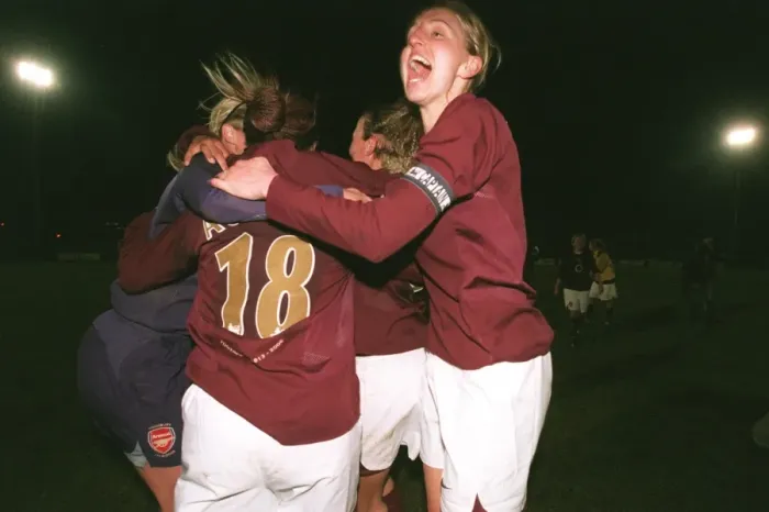 Framed Print : Arsenal Ladies Celebrate League Victory: Faye White's Triumph over Charlton Athletic (2005-06)