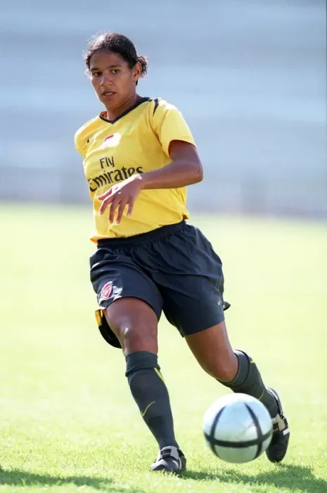 Framed Print : Arsenal Ladies Crush Femina Budapest 6-0 in Women's UEFA Cup
