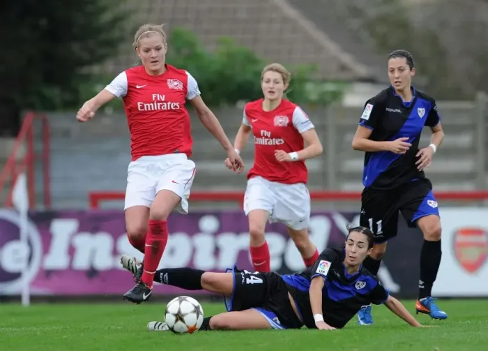 Framed Print : Arsenal Ladies Crush Rayo Vallecano 5-1 in UEFA Women's Champions League: Katie Chapman Shines