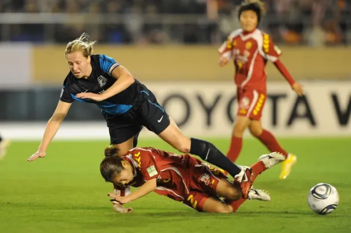 Framed Print : Arsenal Ladies and INAC Kobe Draw 1-1 in Charity Match: A Battle between Jayne Ludlow and Junko Kai