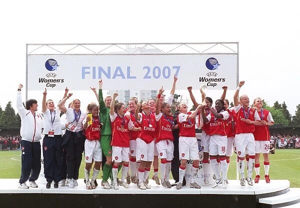 Arsenal Ladies lift the European Trophy
