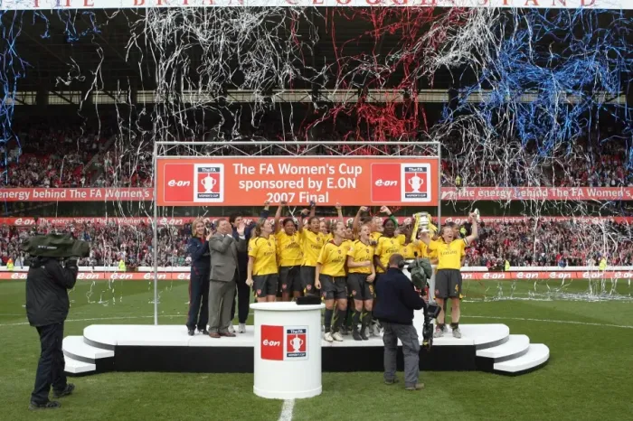 Framed Print : Arsenal Ladies lift the FA Cup Trophy