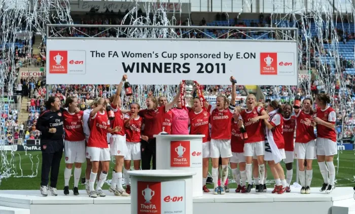 Framed Print : Arsenal Ladies lift the FA Cup Trophy. Arsenal Ladies 2: 0 Bristol Academy