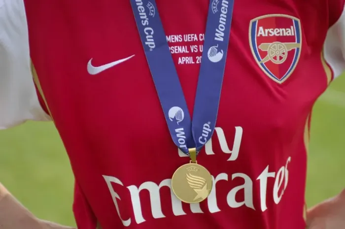 Framed Print : Arsenal Ladies Lift UEFA Women's Cup: 2006-07 Final (1-0 Agg.) - Arsenal vs. UMEA IK