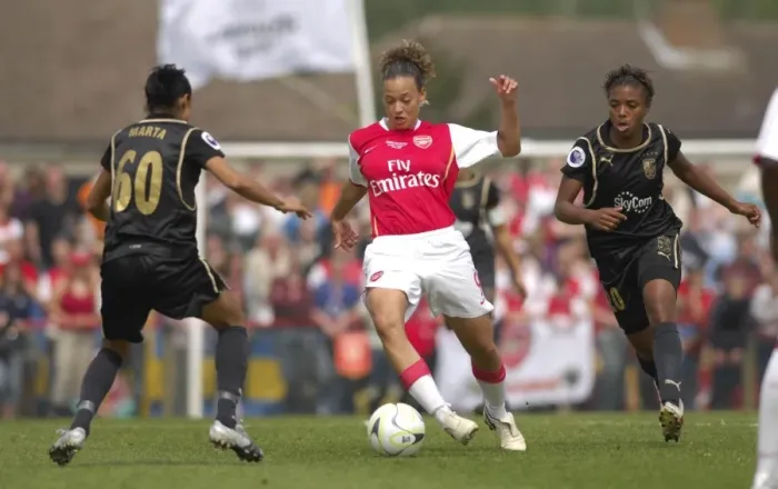 Framed Print : Arsenal Ladies Lift UEFA Women's Cup: 2006-07 Final (1-0 Agg.) - Arsenal vs. UMEA IK Framed Print : Arsenal Ladies Lift UEFA Women's Cup: 2006-07 Final (1-0 Agg.) - Arsenal vs. UMEA IK
