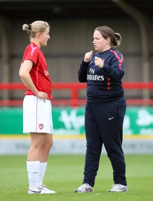 Framed Print : Arsenal Ladies Manager Laura Harvey talks to Ellen White before the match
