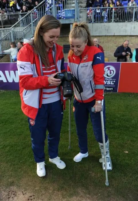 Framed Print : Arsenal Ladies: Pre-Match Camaraderie - Siobhan Chamberlain Shares Moment with Leah Williamson Framed Print : Arsenal Ladies: Pre-Match Camaraderie - Siobhan Chamberlain Shares Moment with Leah Williamson