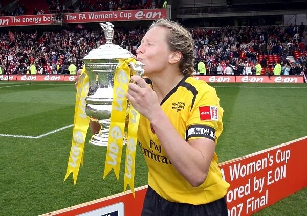 Arsenal Ladies Triumph: Jayne Ludlow Lifts the FA Cup