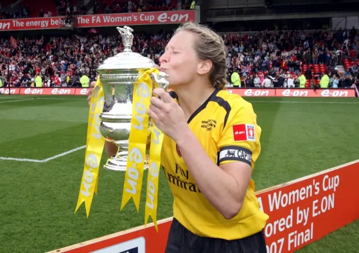 Framed Print : Arsenal Ladies Triumph: Jayne Ludlow Lifts the FA Cup Framed Print : Arsenal Ladies Triumph: Jayne Ludlow Lifts the FA Cup
