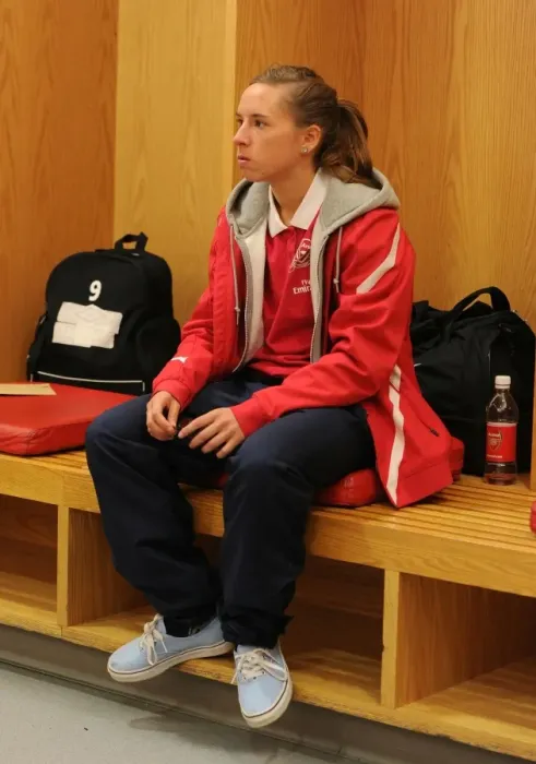 Framed Print : Arsenal Ladies vs Chelsea LFC: Jordan Nobbs Prepares for WSL Showdown at Emirates Stadium