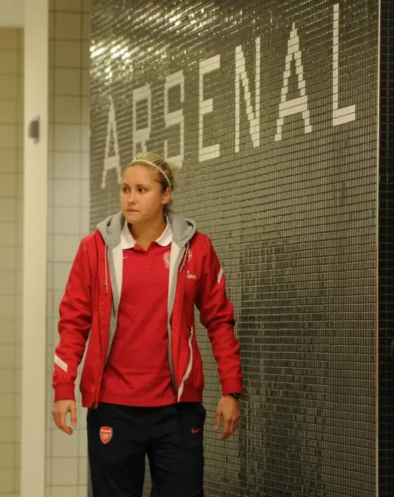 Framed Print : Arsenal Ladies vs Chelsea LFC: Steph Houghton's Pre-Match Routine at Emirates Stadium