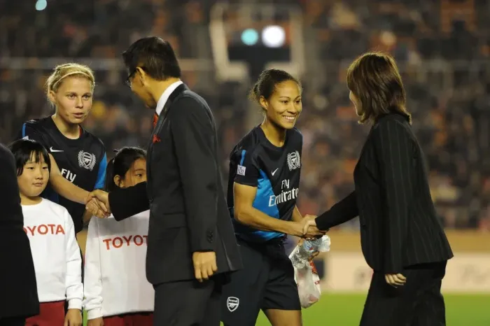 Framed Print : Arsenal Ladies vs INAC Kobe: 1-1 Charity Match at Nishigaoka Stadium, Tokyo (Rachel Yankey, Gilly Flaherty)