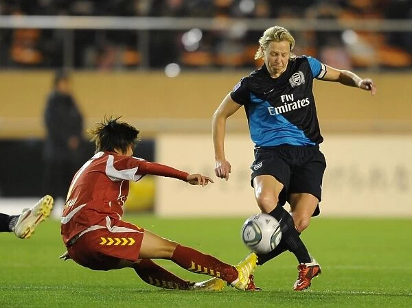 Arsenal Ladies vs INAC Kobe: A 1-1 Thriller at Nishigaoka Stadium's Charity Match (November 30, 2011) - Jayne Ludlow vs Ji So Yun
