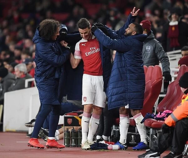 Arsenal: Laurent Koscielny Jokes with Guendouzi and Lacazette after Substitution vs Qarabag, Europa League 2018-19