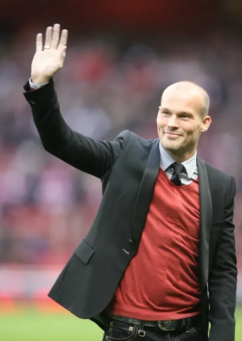 Framed Print : Arsenal legend Freddie Ljungberg waves to the fans before the match. Arsenal 2 Framed Print : Arsenal legend Freddie Ljungberg waves to the fans before the match. Arsenal 2