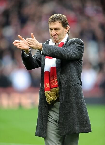 Arsenal Legend Tony Adams on the pitch before the match. Arsenal 1:0 Queens Park Rangers