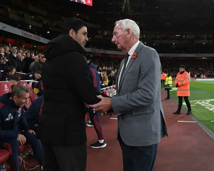 Framed Print : Arsenal Legends Reunite: Mikel Arteta Greets Bob Wilson Ahead of Arsenal vs. Brighton in Carabao Cup