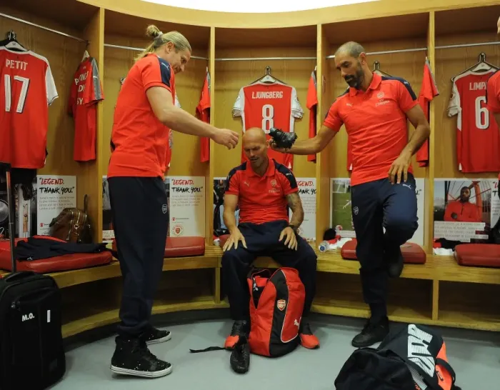 Framed Print : Arsenal Legends Reunited: A Battle of Giants vs. Milan Glorie