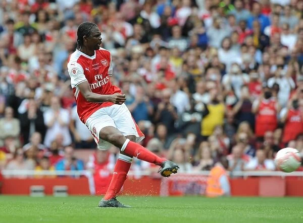 Arsenal Legends vs. AC Milan Glorie: Kanu's Thrilling Third Goal at Emirates Stadium