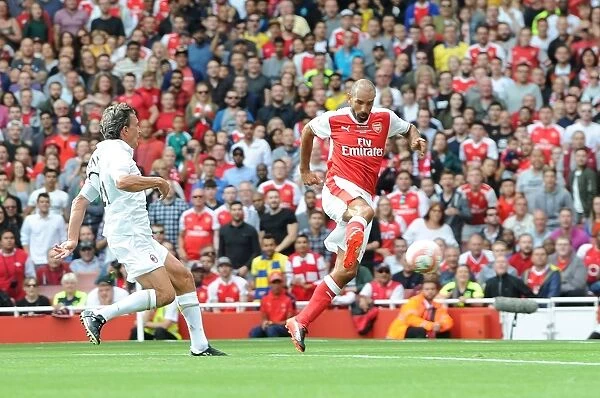 Arsenal Legends vs. AC Milan Glorie: Robert Pires Scores the Thrilling Win at Emirates Stadium
