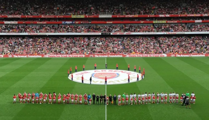 Framed Print : Arsenal Legends vs. AC Milan Glorie: A Battle of Football Legends