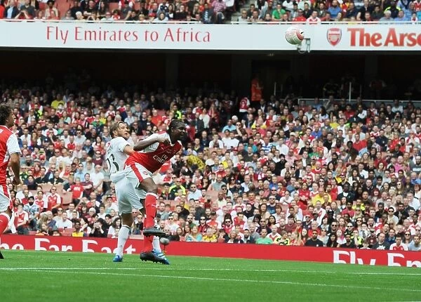 Arsenal Legends vs Milan Glorie: Kanu Scores the Historic First Goal at Emirates Stadium