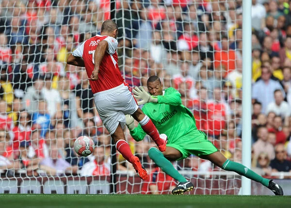 Arsenal Legends vs Milan Glorie: Robert Pires Scores the Decisive Goal