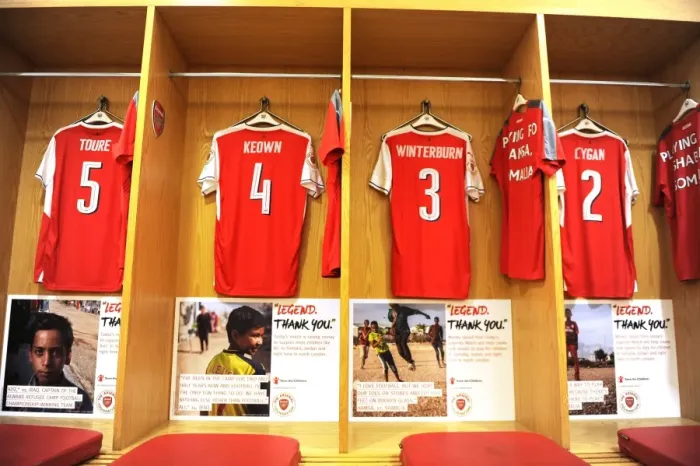 Framed Print : Arsenal Legends vs Milan Glorie: A Battle of Football Icons at Emirates Stadium
