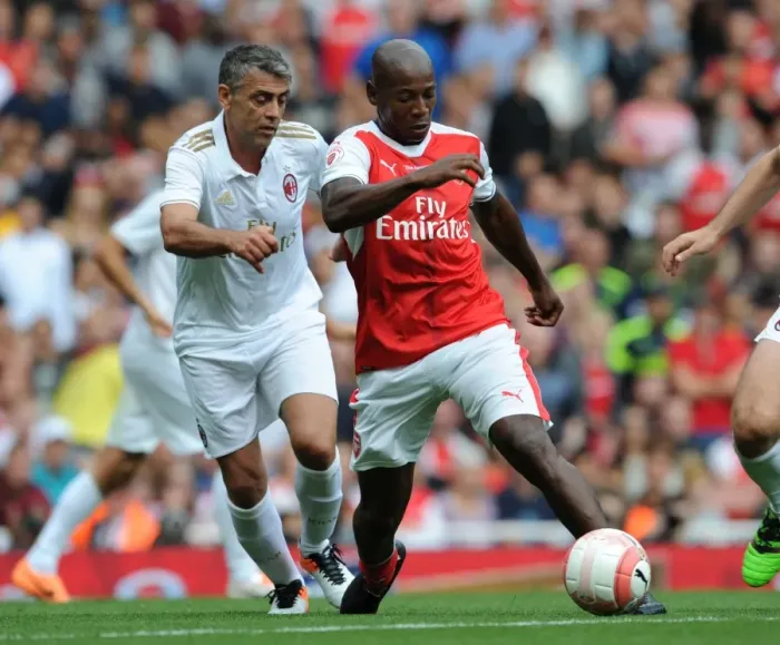 Framed Print : Arsenal Legends vs Milan Glorie: A Battle of Football Legends at Emirates Stadium