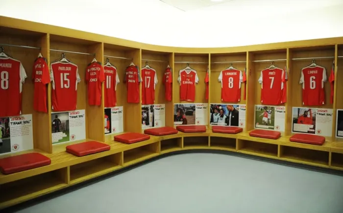 Framed Print : Arsenal Legends vs Milan Glorie: A Clash of Football Greats at Emirates Stadium