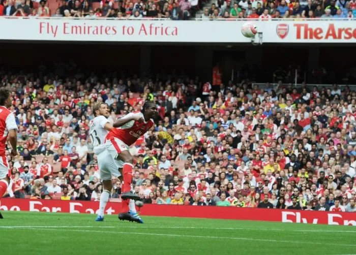 Framed Print : Arsenal Legends vs Milan Glorie: Kanu Scores the Historic First Goal at Emirates Stadium