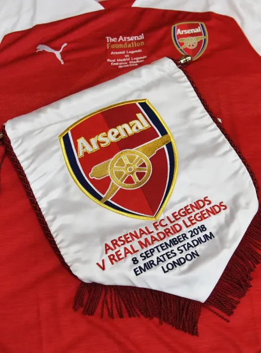 Framed Print : Arsenal Legends vs Real Madrid Legends: Pennant in the Changing Room (2018-19) Framed Print : Arsenal Legends vs Real Madrid Legends: Pennant in the Changing Room (2018-19)