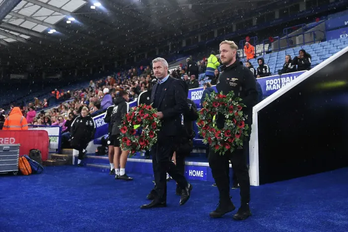 Framed Print : Arsenal and Leicester Managers Pay Tribute with Armistice Day Poppy Wreaths Ahead of Women's Super League Clash