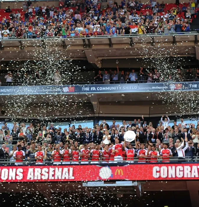 Framed Print : Arsenal Lift FA Community Shield: Victory over Chelsea (2015-16)