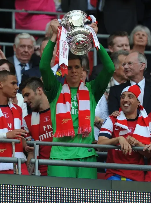 Framed Print : Arsenal Lift the FA Cup: Arsenal v Hull City, 2014